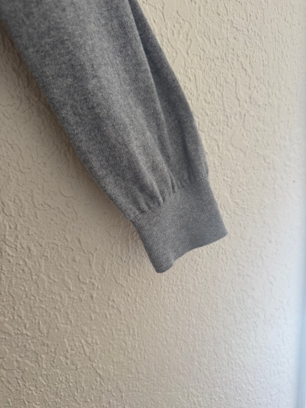 L.L.Bean Cotton Cashmere V-Neck Sweater Men’s Large Gray Classic Soft Preppy - Picture 6 of 7